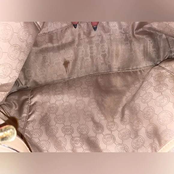 Michael Kors Jet Set Tote - Picture 6 of 9